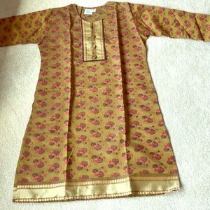 Jia gold printed tunic. NWOT